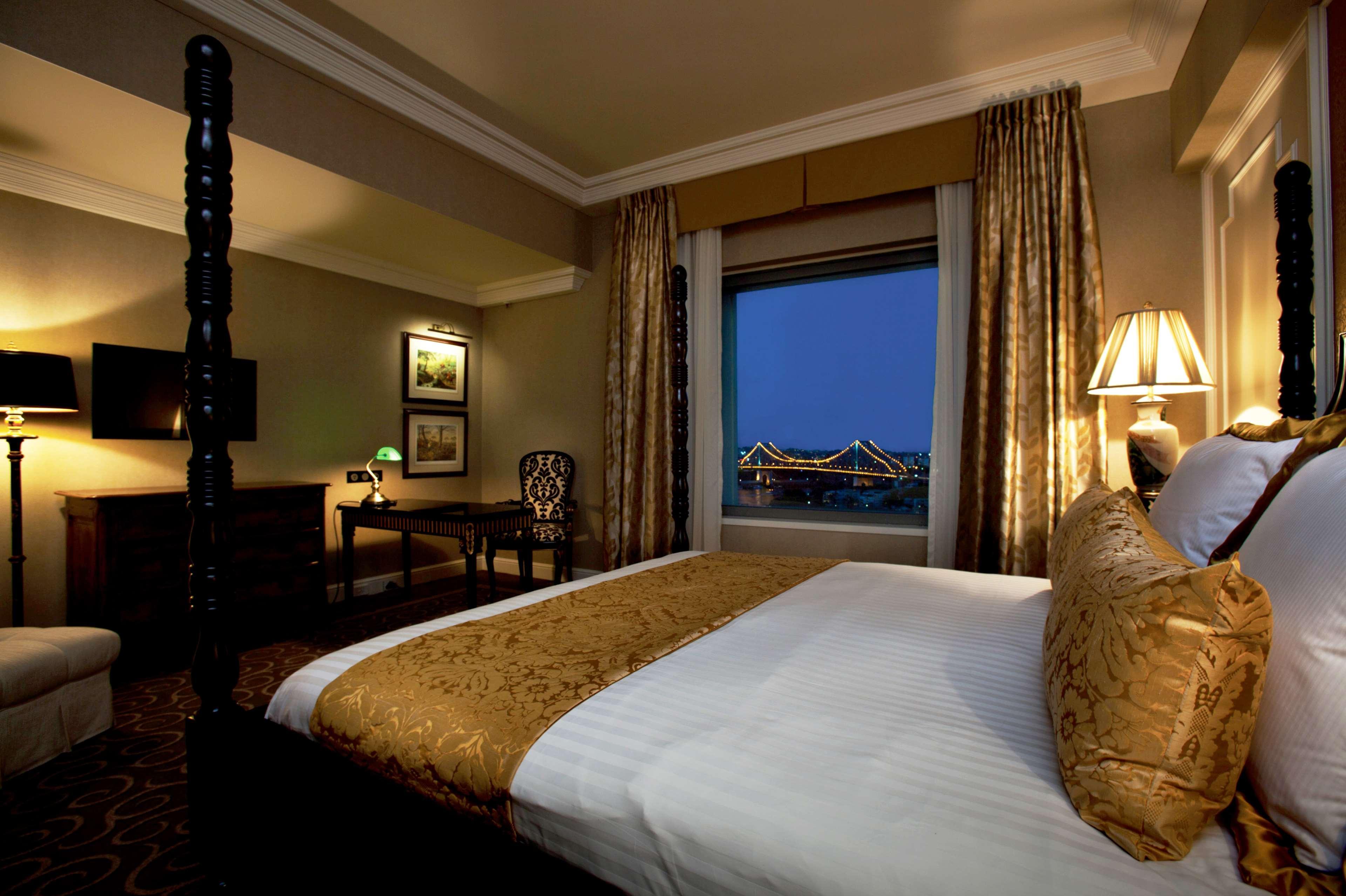 Отель Stamford Plaza Брисбен Экстерьер фото A room at the Taj Mahal Palace