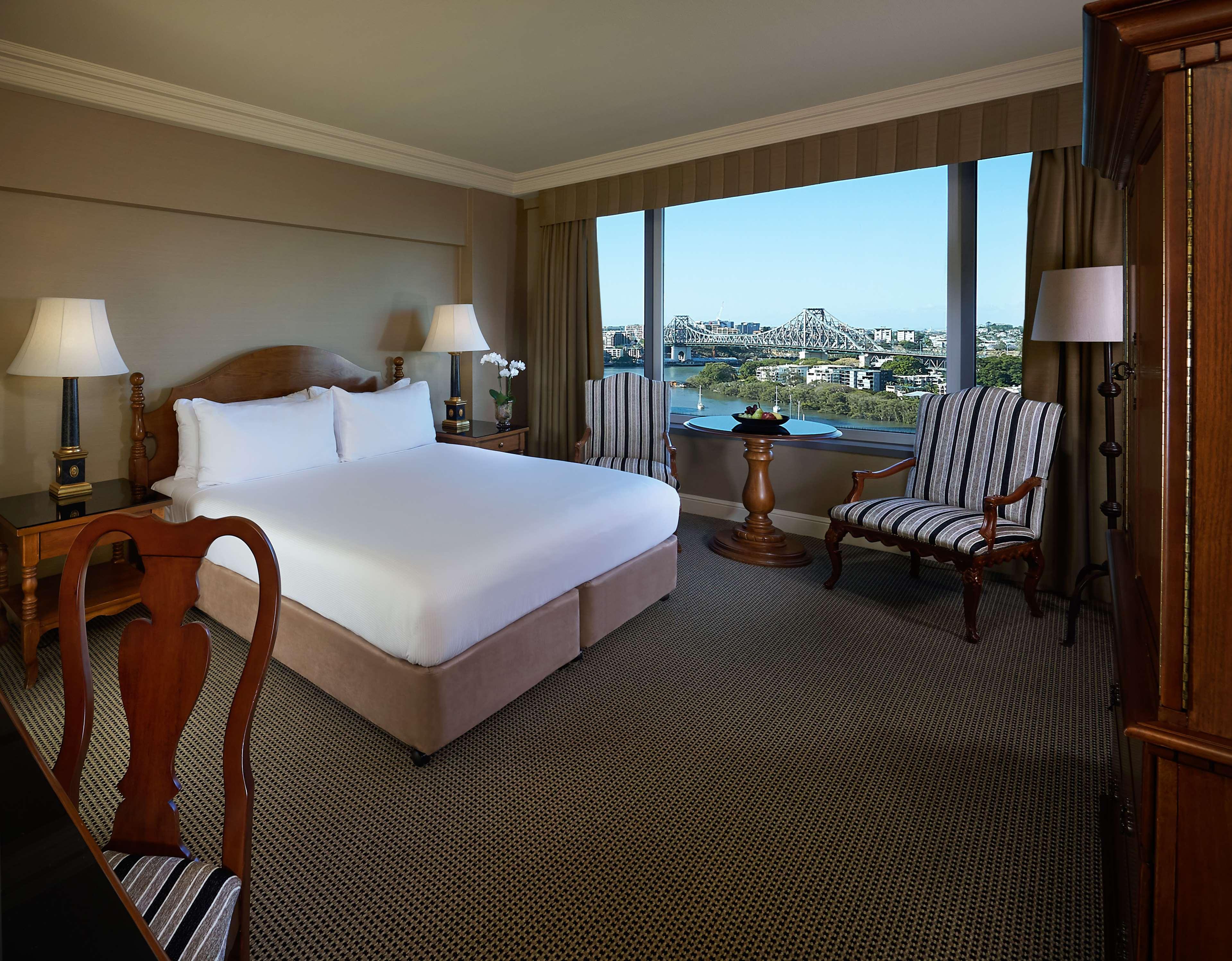 Отель Stamford Plaza Брисбен Экстерьер фото A guest room at the Hilton San Diego Bayfront