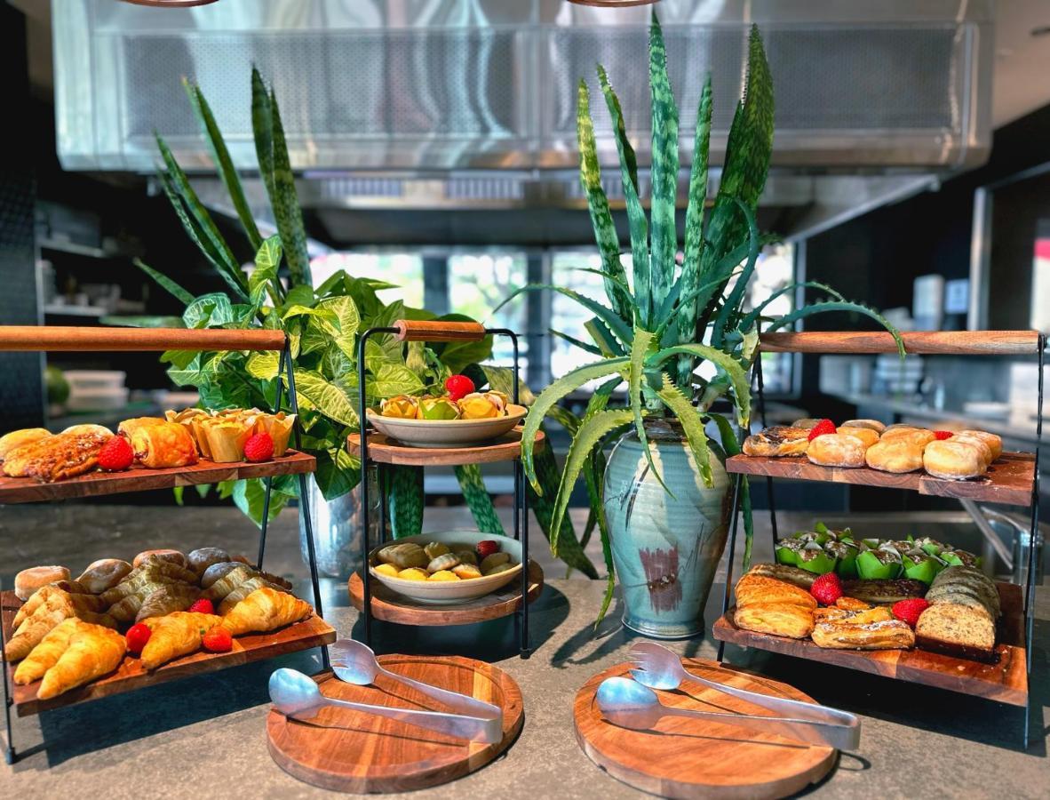 Отель Stamford Plaza Брисбен Экстерьер фото A selection of tapas at a restaurant in Madrid, Spain