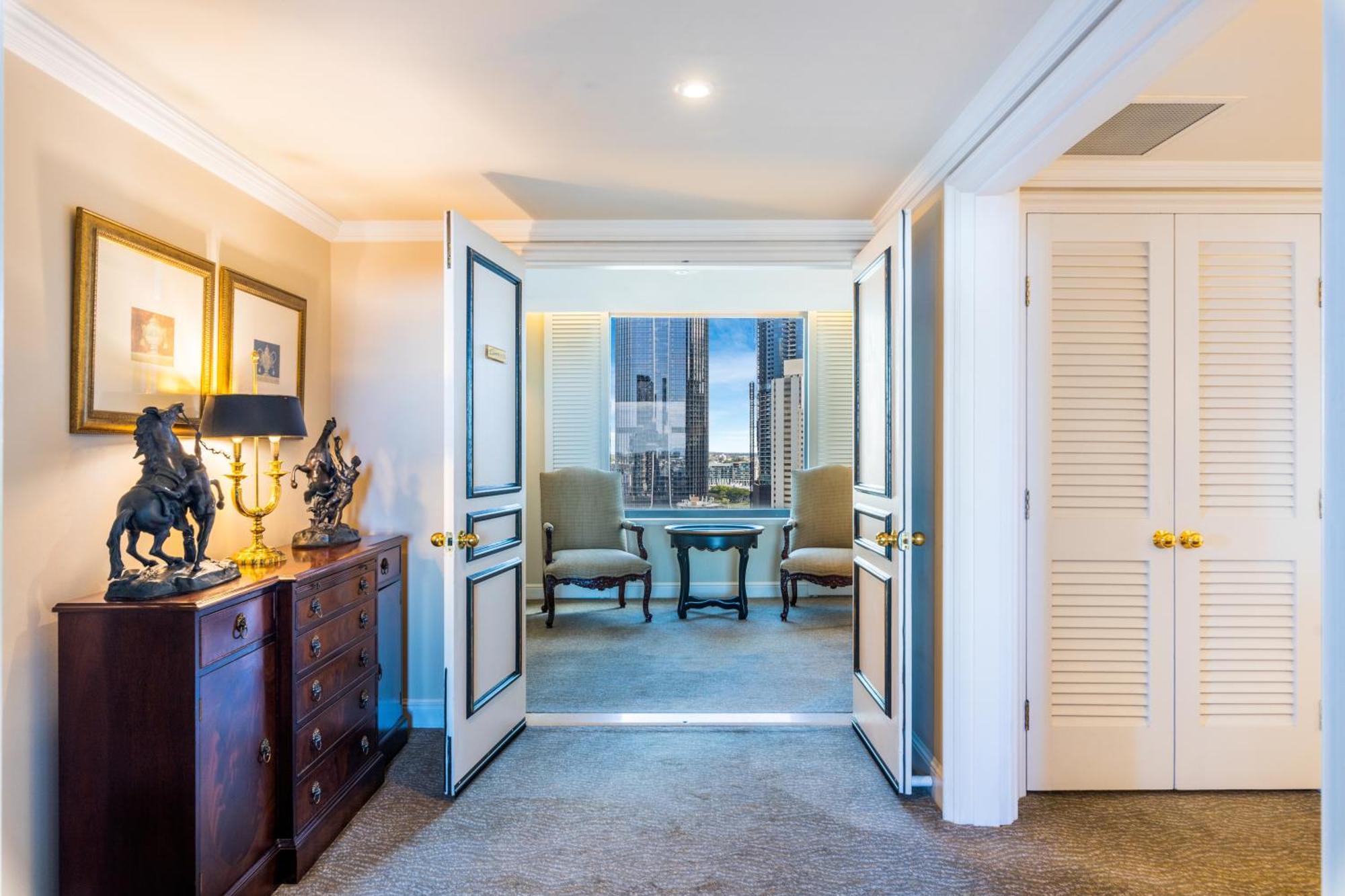 Отель Stamford Plaza Брисбен Экстерьер фото A suite at the Mandarin Oriental, Hong Kong