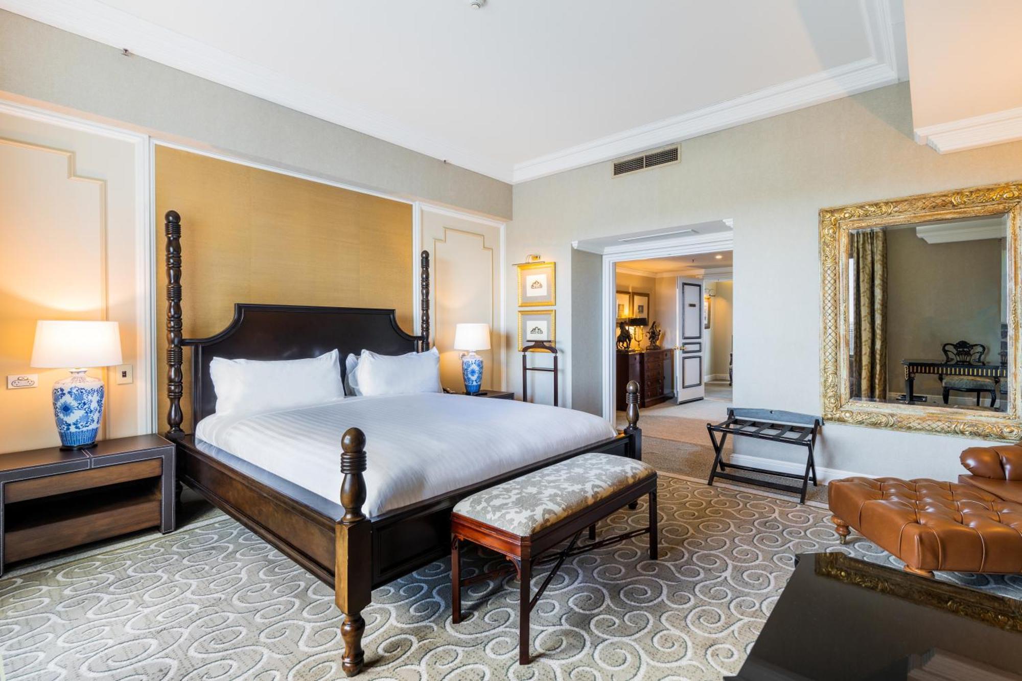 Отель Stamford Plaza Брисбен Экстерьер фото A bedroom at the Taj Mahal Palace