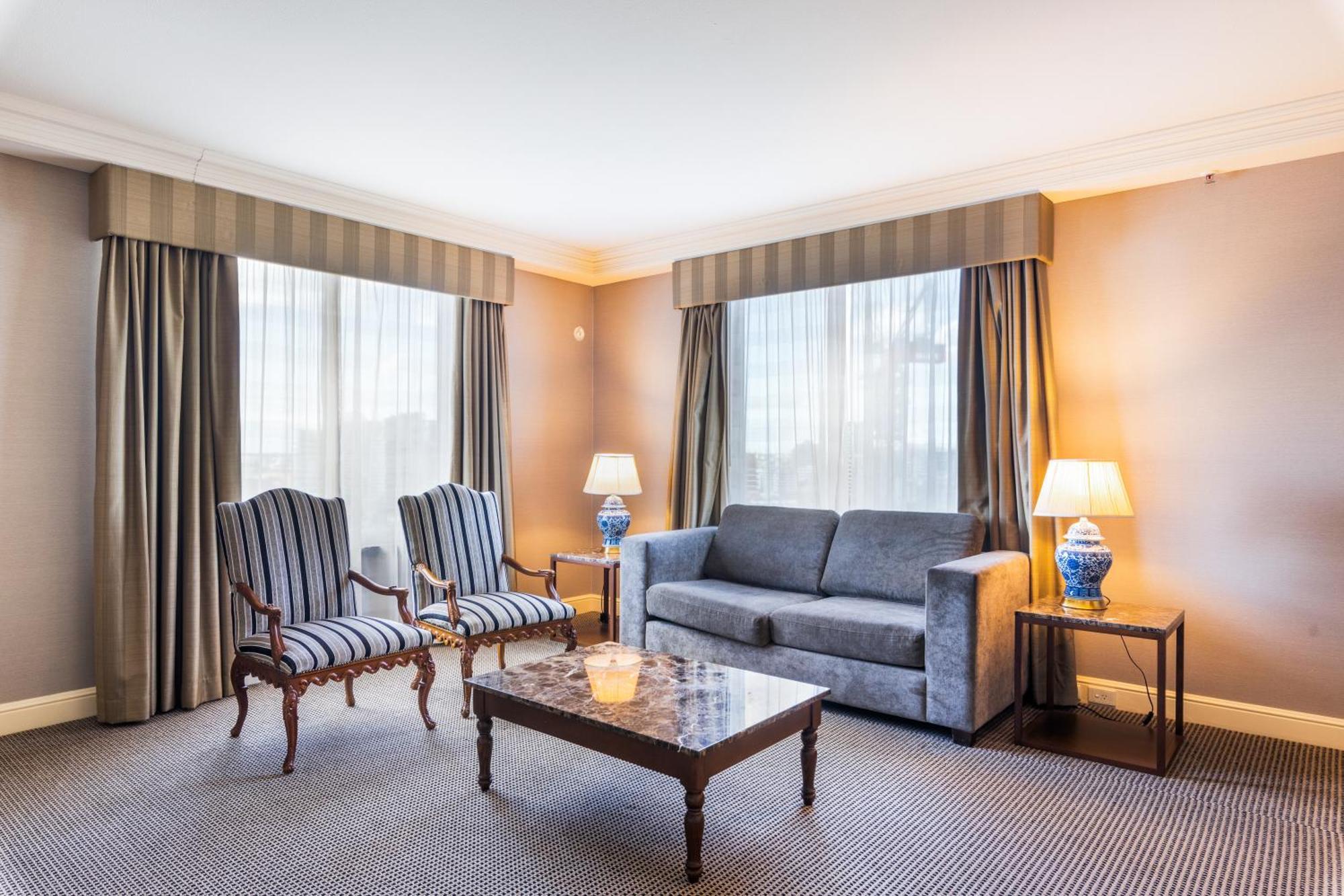 Отель Stamford Plaza Брисбен Экстерьер фото A suite at the hotel