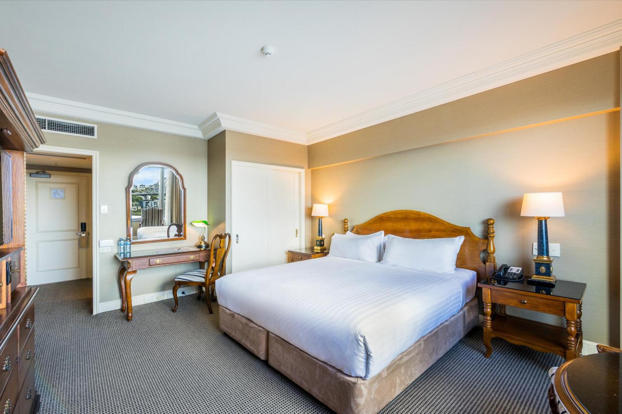 Отель Stamford Plaza Брисбен Экстерьер фото A room at the Cape Town Protea Hotel